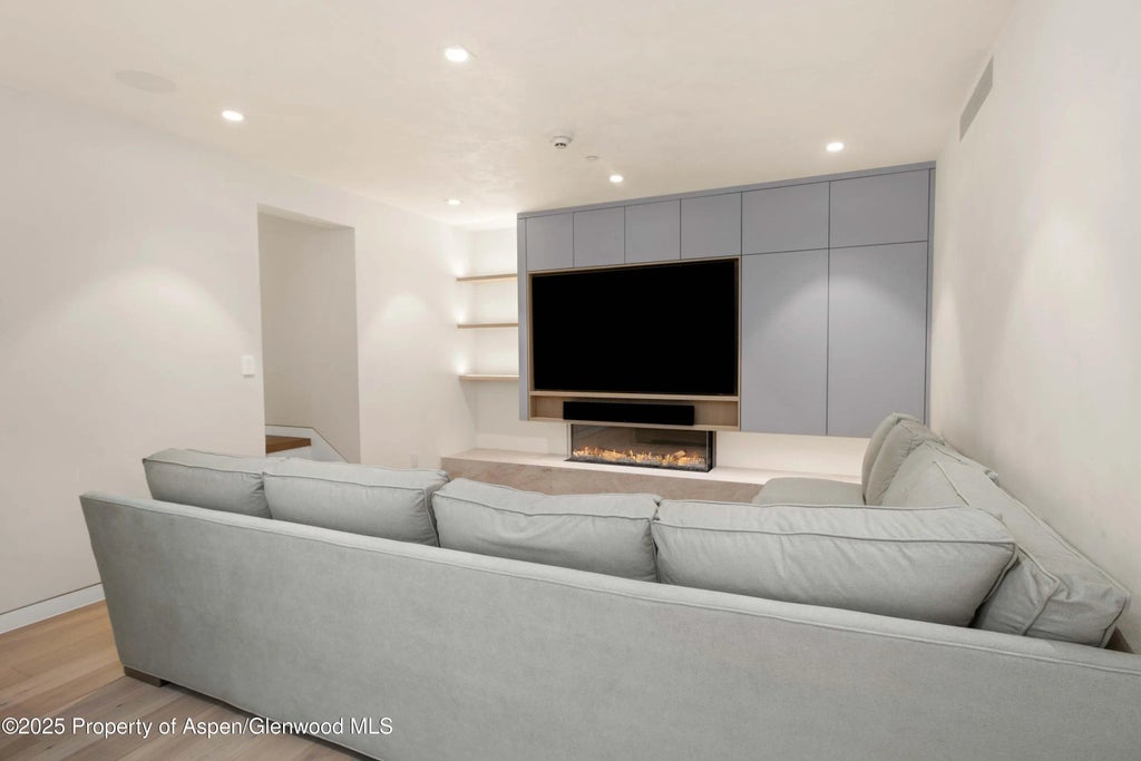 11 of 18 - 211 W Main Street 102, Aspen, CO