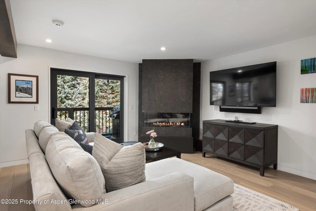 8 of 29 - 650 S Monarch Street Unit 7, Aspen, CO