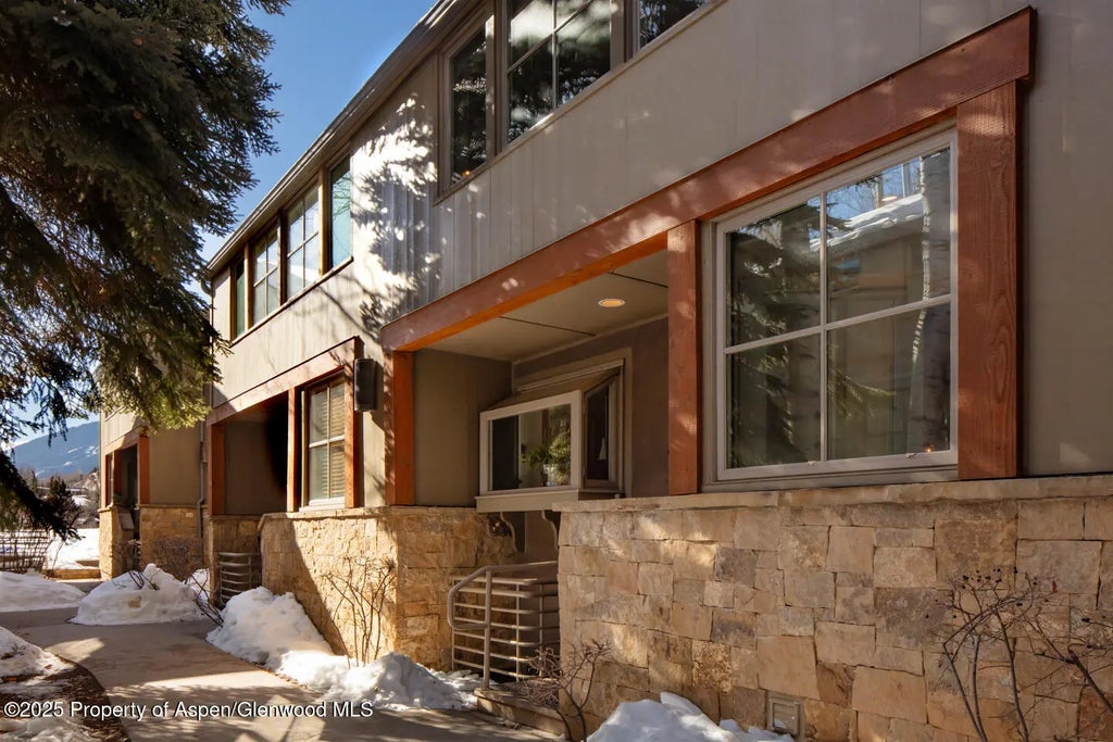 25 of 25 - 100 N 8th Street 28, Aspen, CO