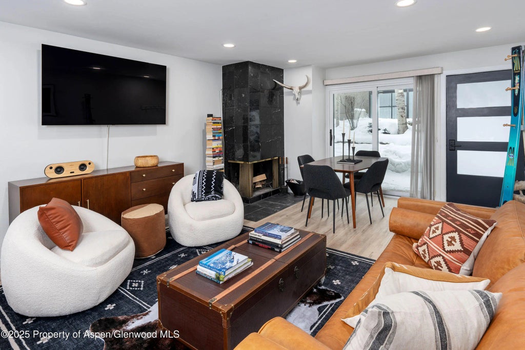 1 of 25 - 100 E Dean Street 1d, Aspen, CO