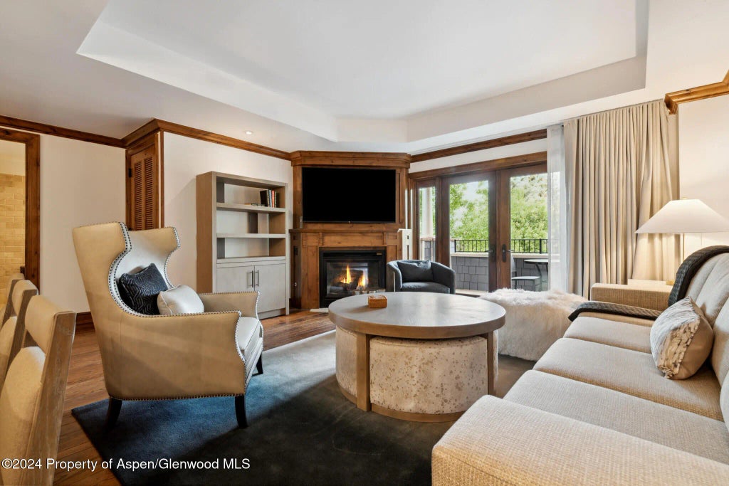 3 of 22 - 415 E Dean St, Unit 11, Weeks 5 & 6, Aspen, CO