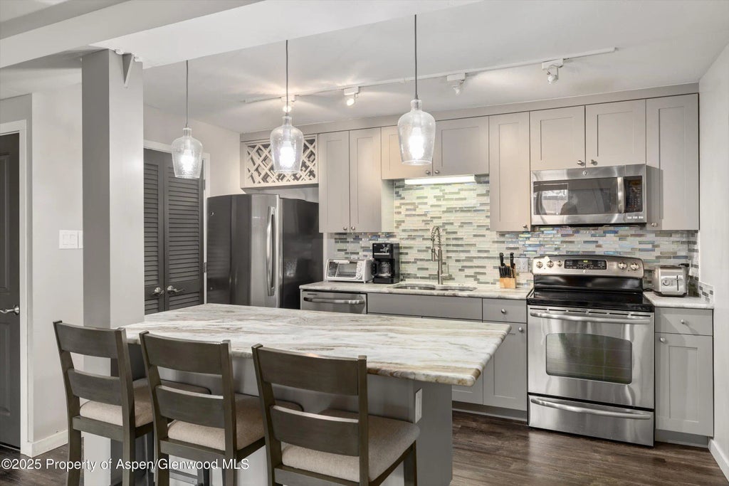 6 of 12 - 731 E Durant Avenue 22, Aspen, CO