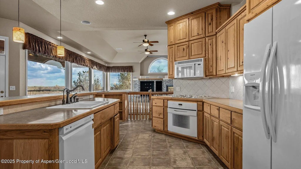 14 of 39 - 2426 H Road, Grand Junction, CO