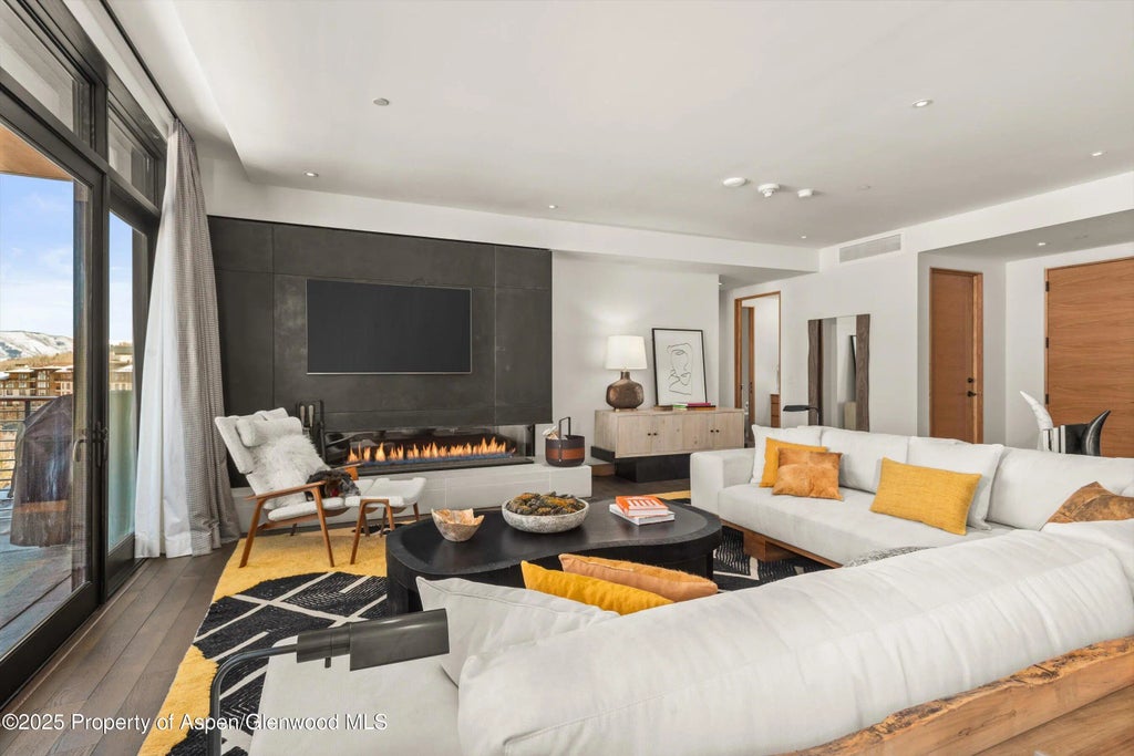 11 of 44 - 45 Wood Road 501, Snowmass Village, CO
