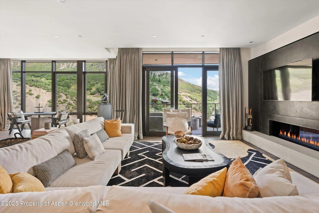 5 of 44 - 45 Wood Road 501, Snowmass Village, CO