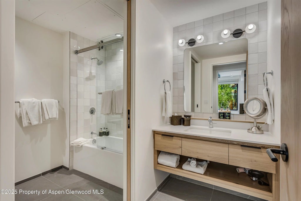 16 of 23 - 119 Wood Road 103, Snowmass Village, CO