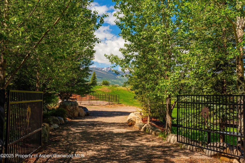 10 of 103 - 26 Bunker Loop, Aspen, CO