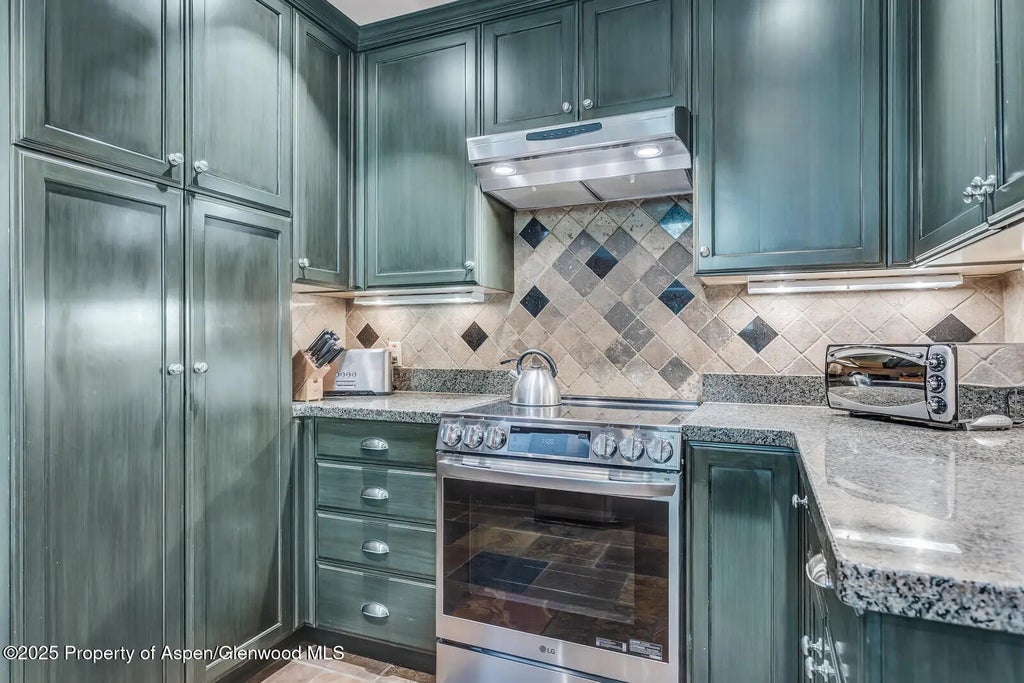 13 of 64 - 851 Ute Avenue B, Aspen, CO