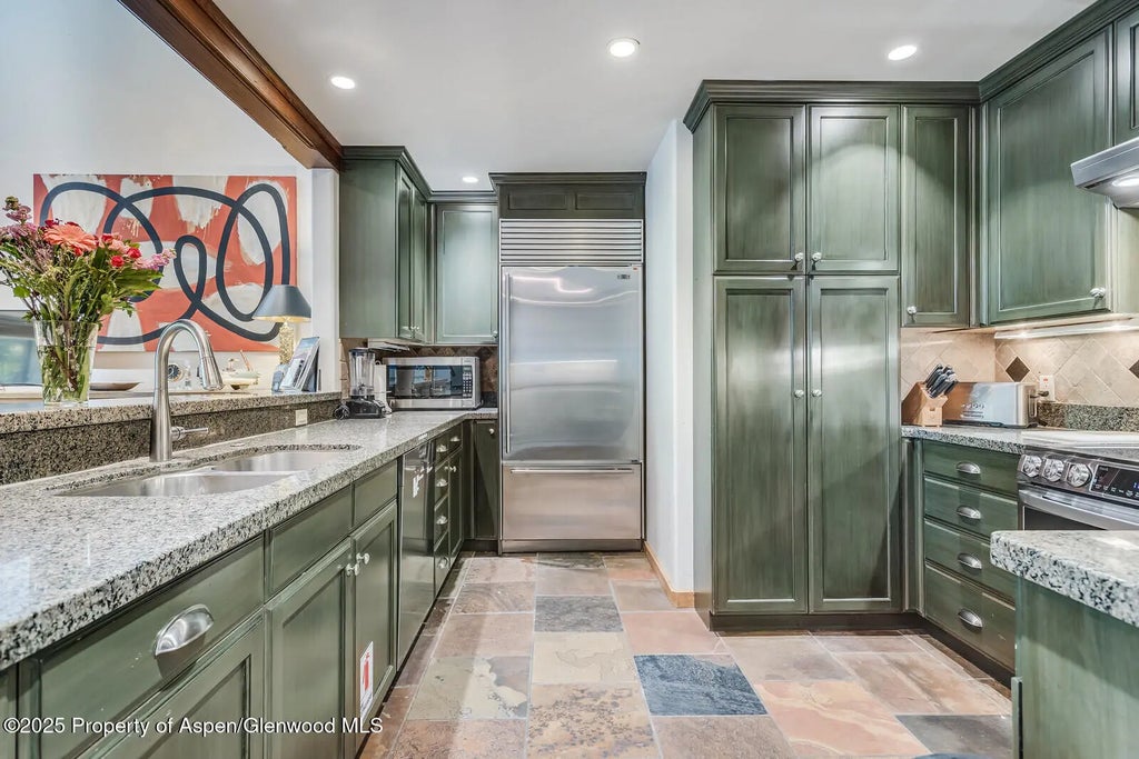 17 of 64 - 851 Ute Avenue B, Aspen, CO