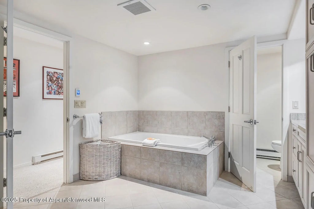 47 of 64 - 851 Ute Avenue B, Aspen, CO