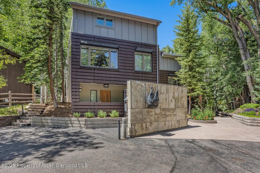 9 of 64 - 851 Ute Avenue B, Aspen, CO