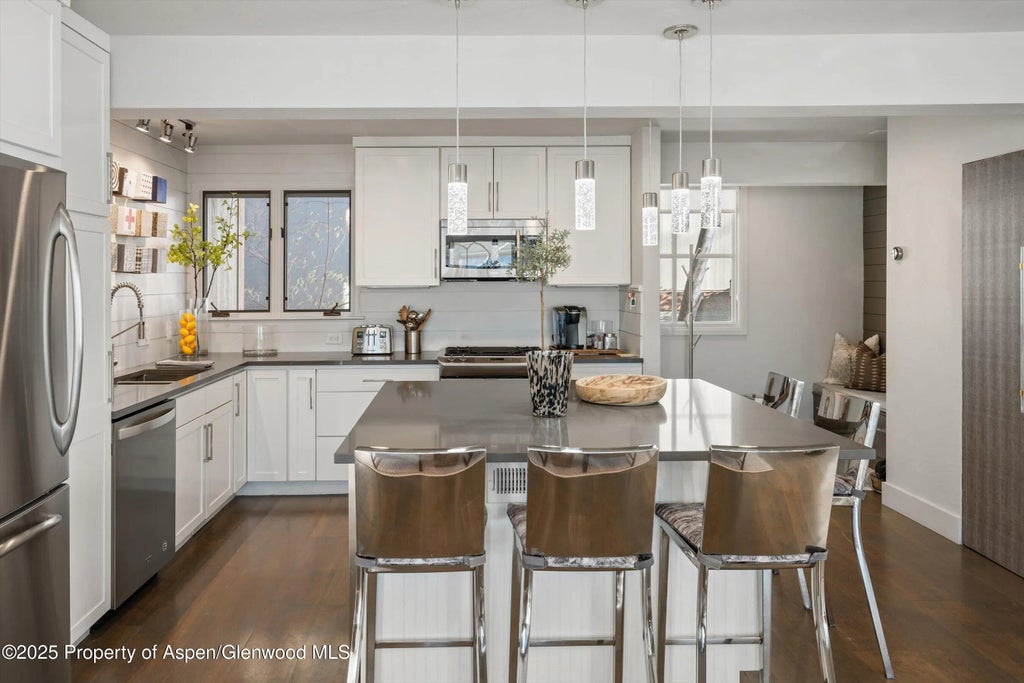 10 of 22 - 100 N 8th Street 18, Aspen, CO