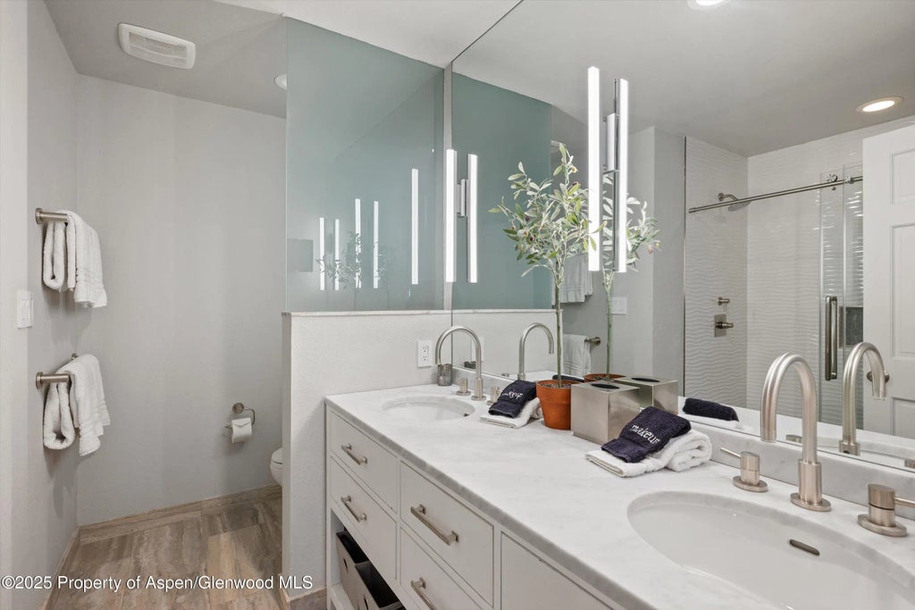15 of 22 - 100 N 8th Street 18, Aspen, CO