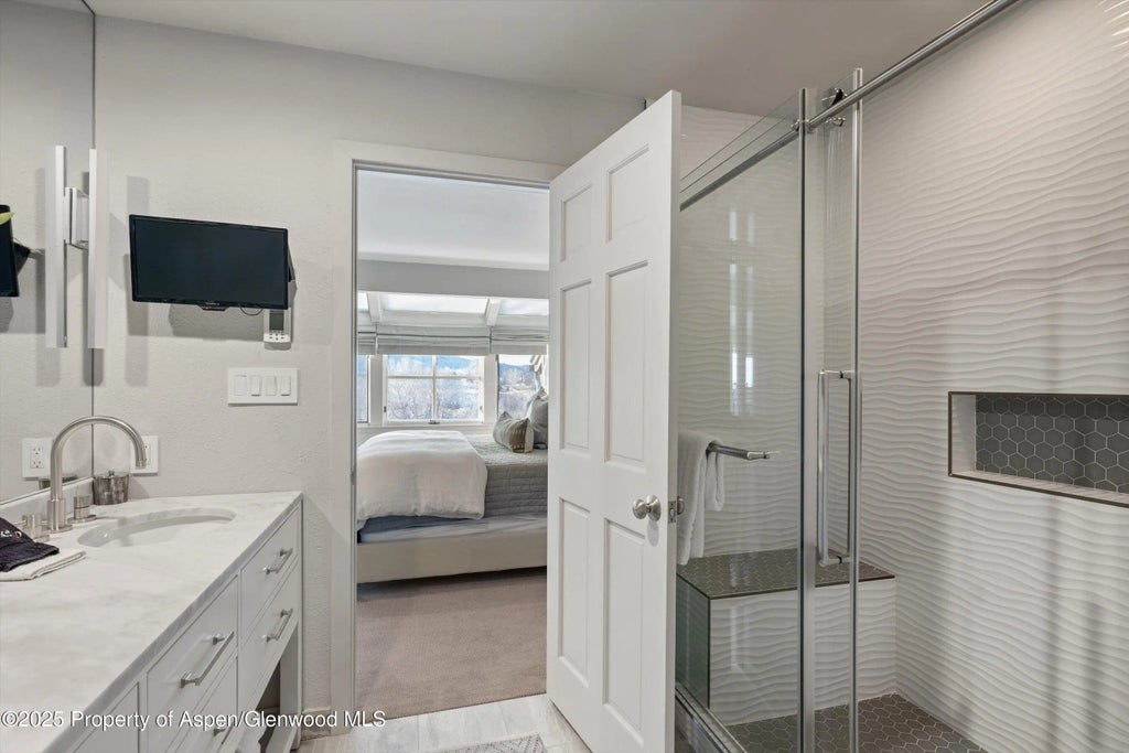 16 of 22 - 100 N 8th Street 18, Aspen, CO