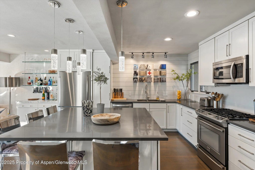 9 of 22 - 100 N 8th Street 18, Aspen, CO