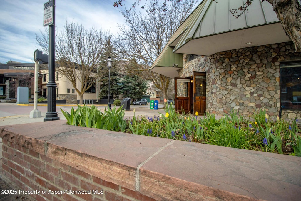 33 of 37 - 931 Grand Avenue, Glenwood Springs, CO