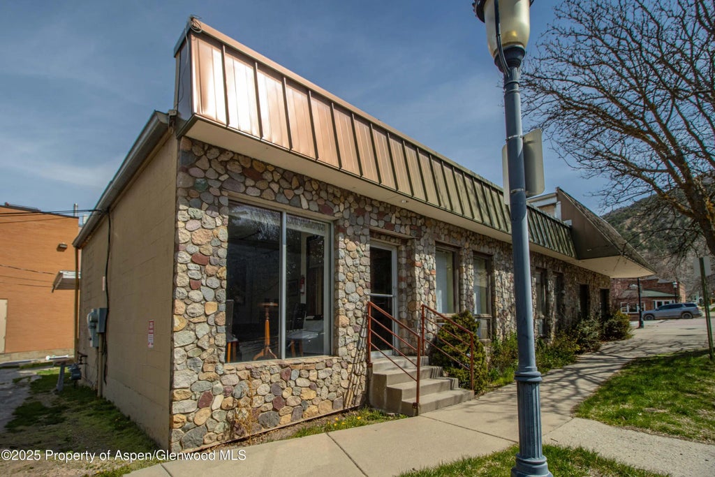 6 of 37 - 931 Grand Avenue, Glenwood Springs, CO