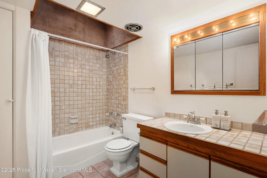 6 of 11 - 980 King Street 1, Aspen, CO