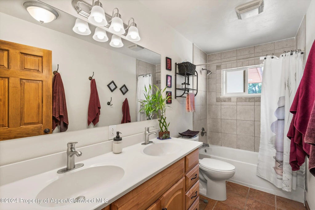 9 of 21 - 570 Redstone Avenue, Carbondale, CO