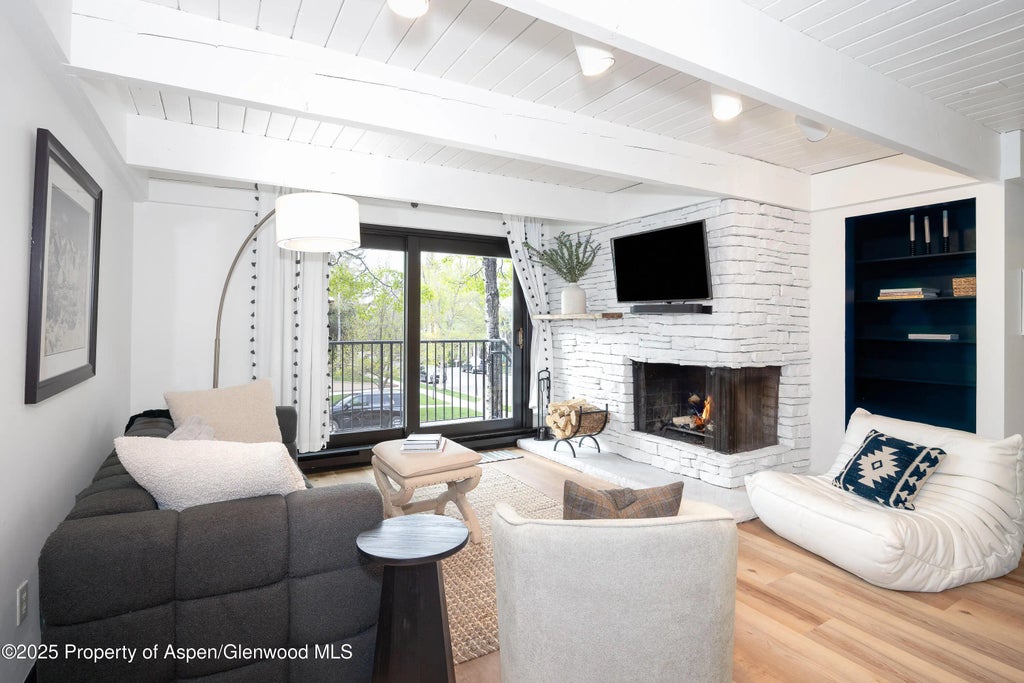 1 of 22 - 901 E Hyman Avenue 4, Aspen, CO