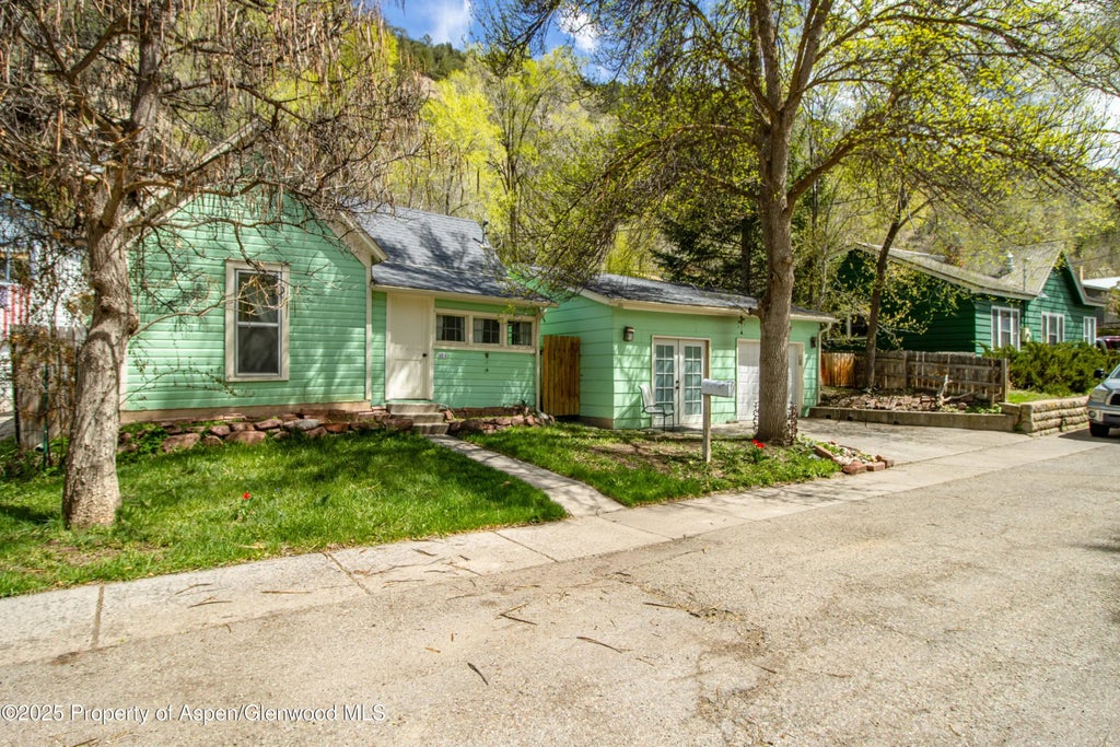 4 of 27 - 824 Lincoln Avenue, Glenwood Springs, CO