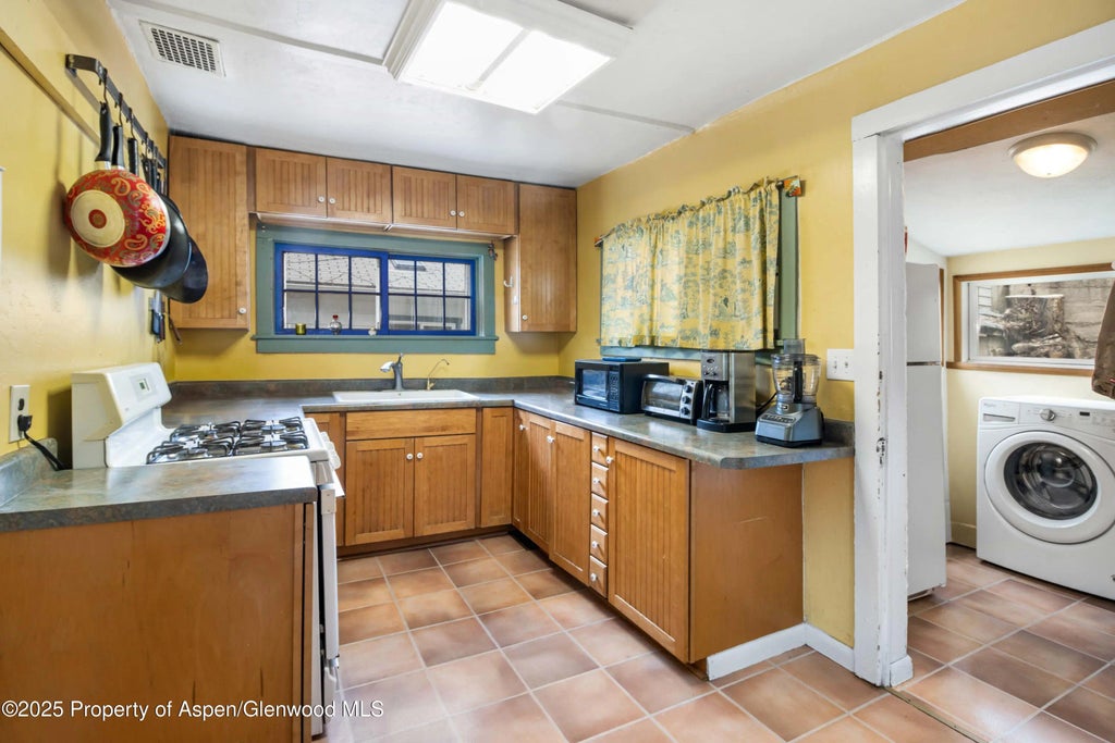 9 of 27 - 824 Lincoln Avenue, Glenwood Springs, CO