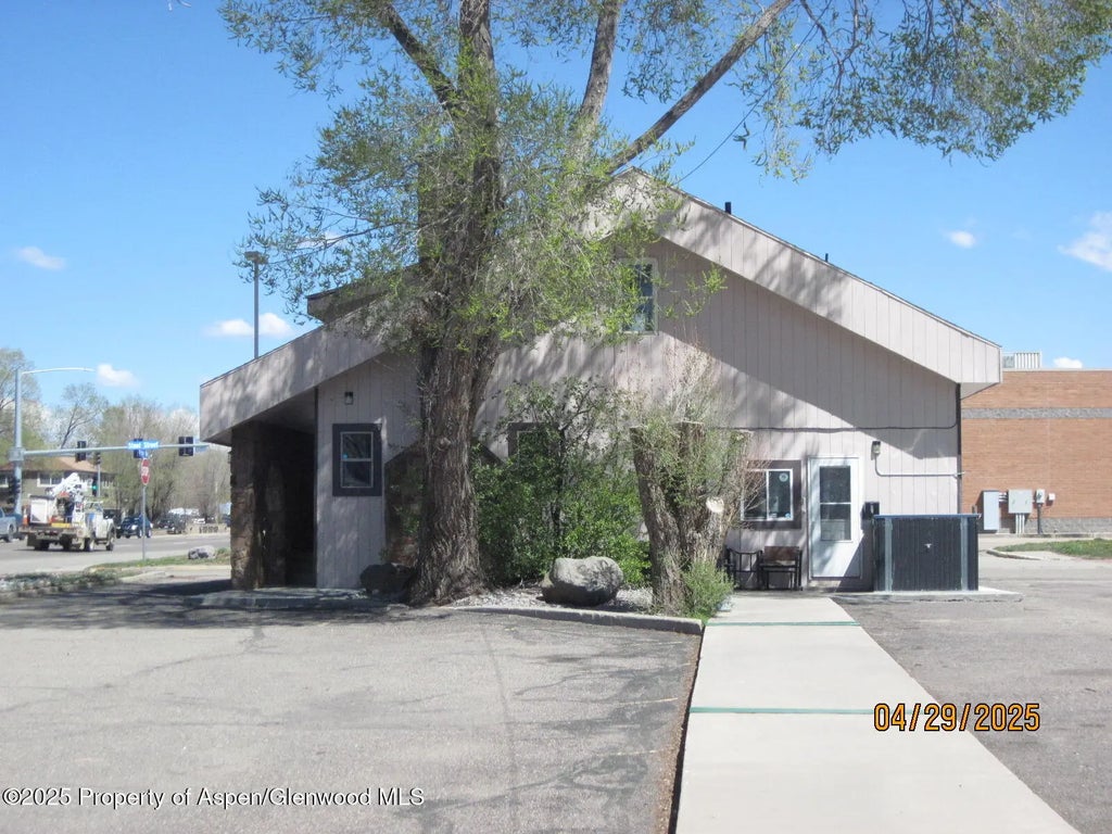 2 of 4 - 820 W Victory Way, Craig, CO