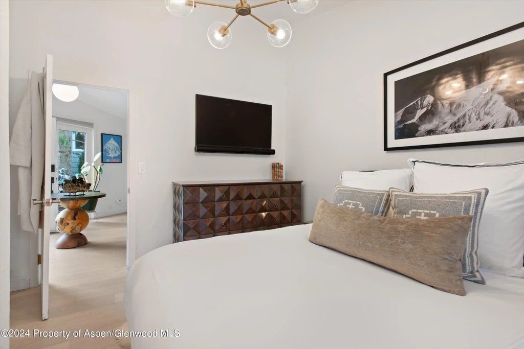 17 of 37 - 140 Maple Lane, Aspen, CO