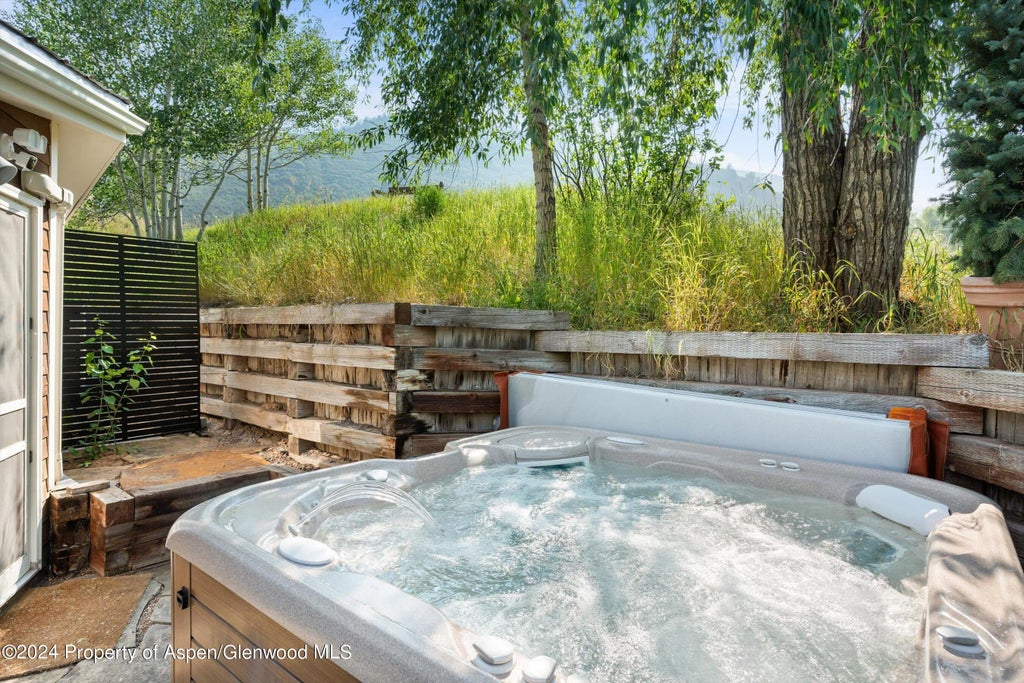 4 of 37 - 140 Maple Lane, Aspen, CO