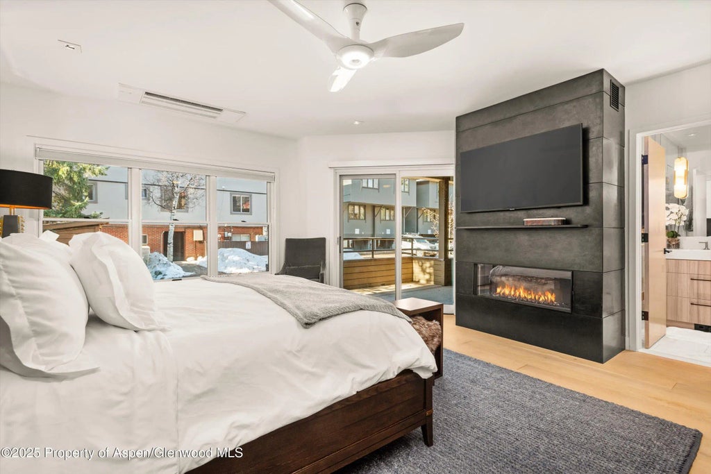 24 of 43 - 929 E E Durant Avenue Avenue 4, Aspen, CO