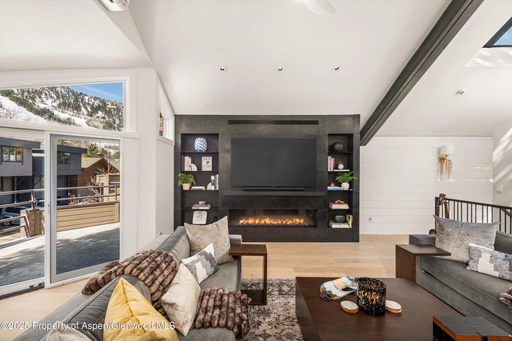 5 of 43 - 929 E E Durant Avenue Avenue 4, Aspen, CO