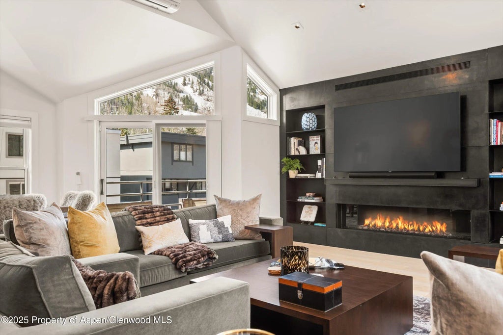 7 of 43 - 929 E E Durant Avenue Avenue 4, Aspen, CO