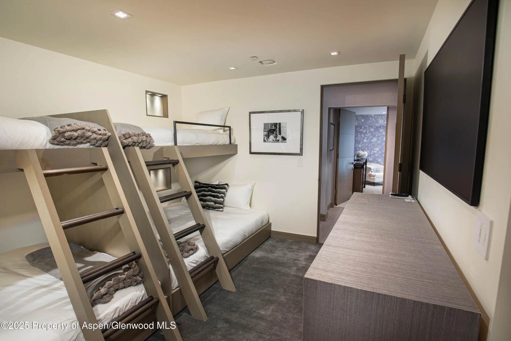 14 of 16 - 555 E Durant Avenue 3c, Aspen, CO