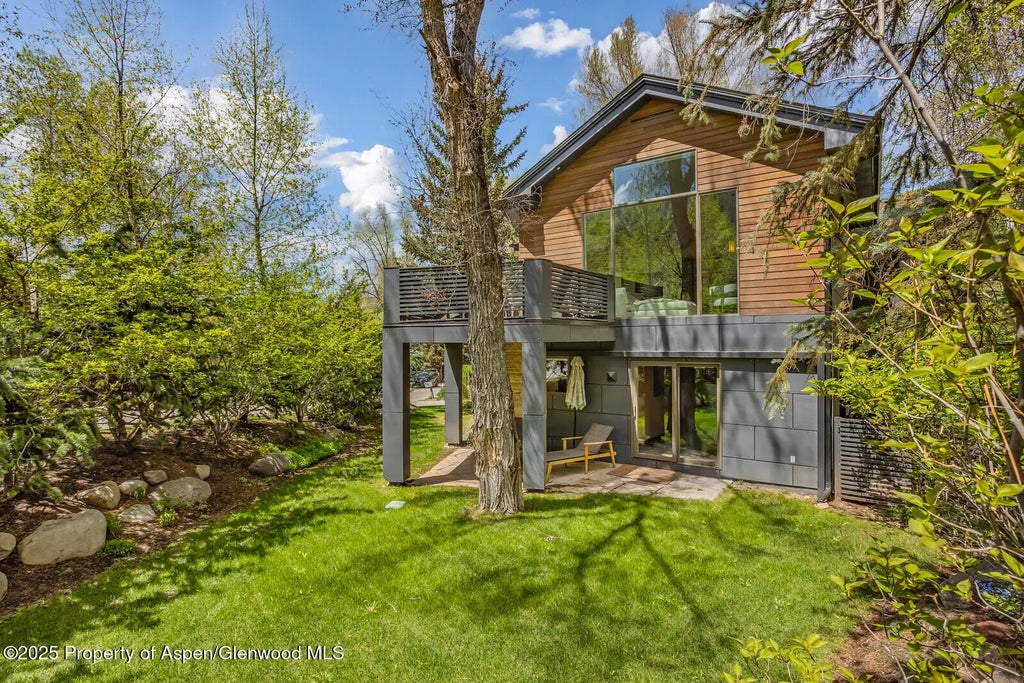40 of 41 - 100 Park Avenue, Aspen, CO