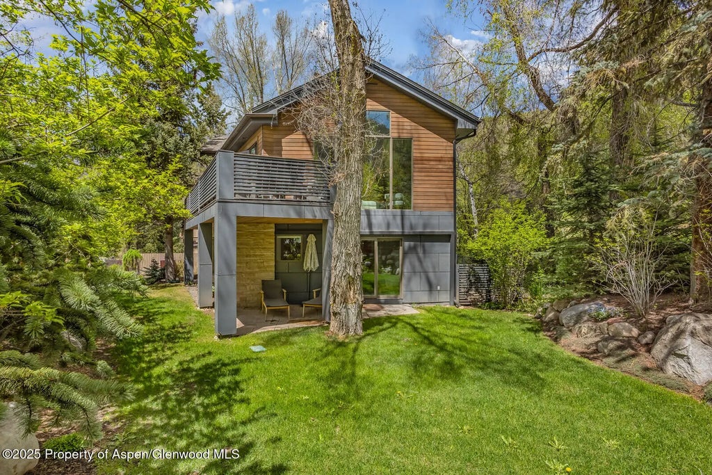 41 of 41 - 100 Park Avenue, Aspen, CO