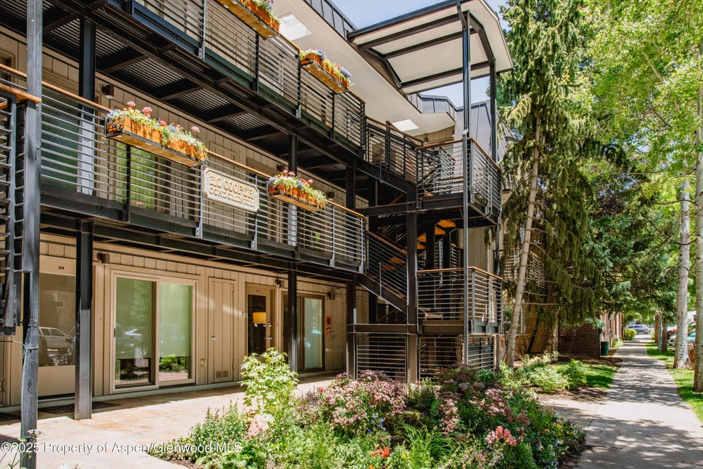 2 of 14 - 210 E Cooper Avenue 3g, Aspen, CO