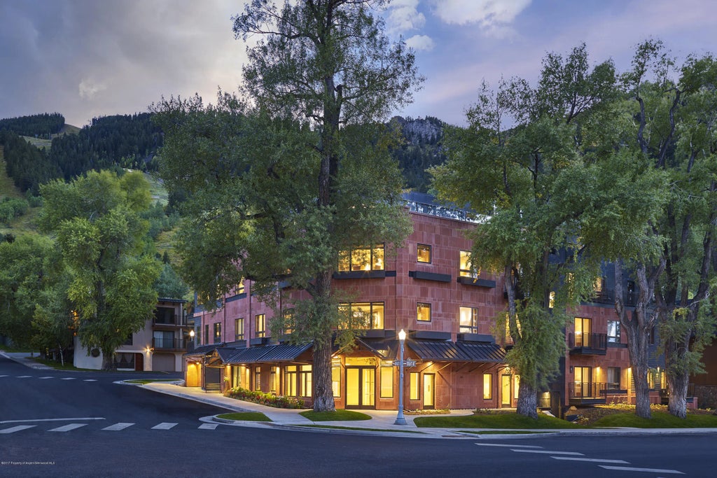 27 of 42 - 411 S Monarch Street H8, Aspen, CO