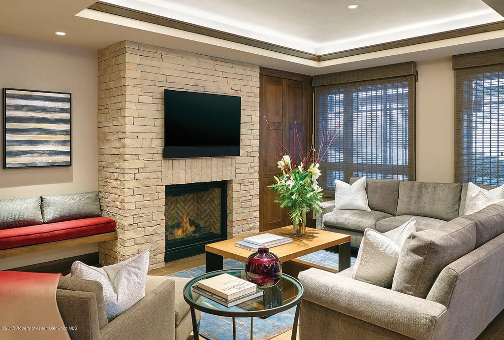 3 of 42 - 411 S Monarch Street H8, Aspen, CO