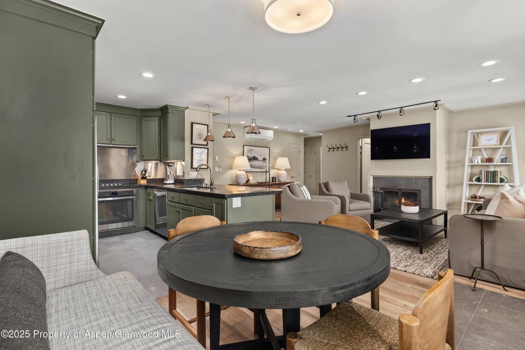 7 of 17 - 940 Waters Avenue 309, Aspen, CO