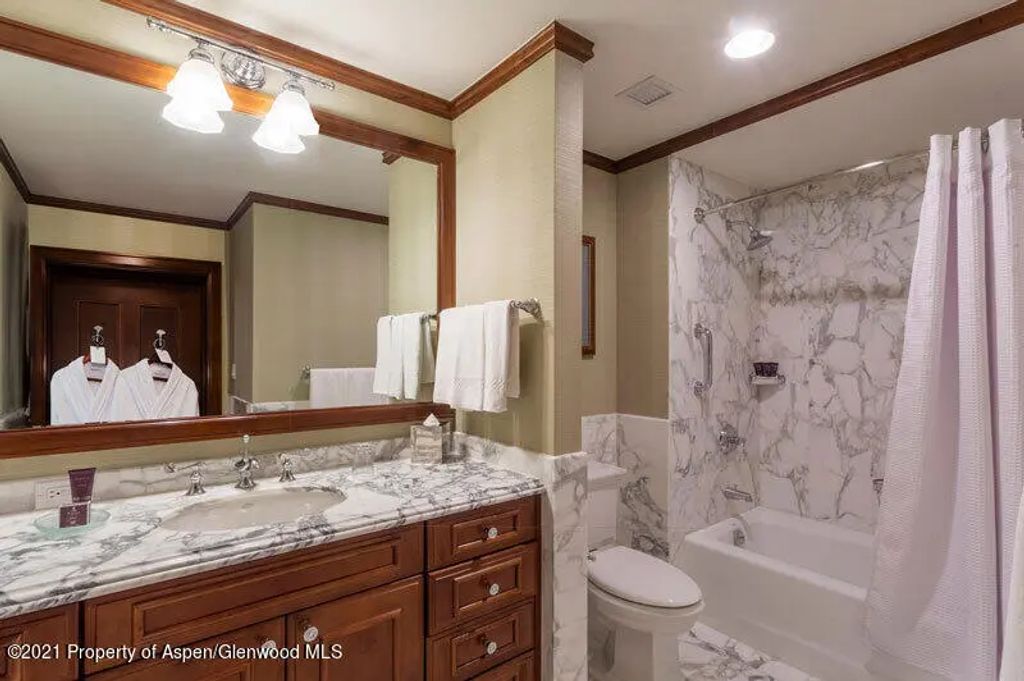 21 of 38 - 197 Prospector Road Unit 2312 Fixed Weeks 1,34,35, Aspen, CO