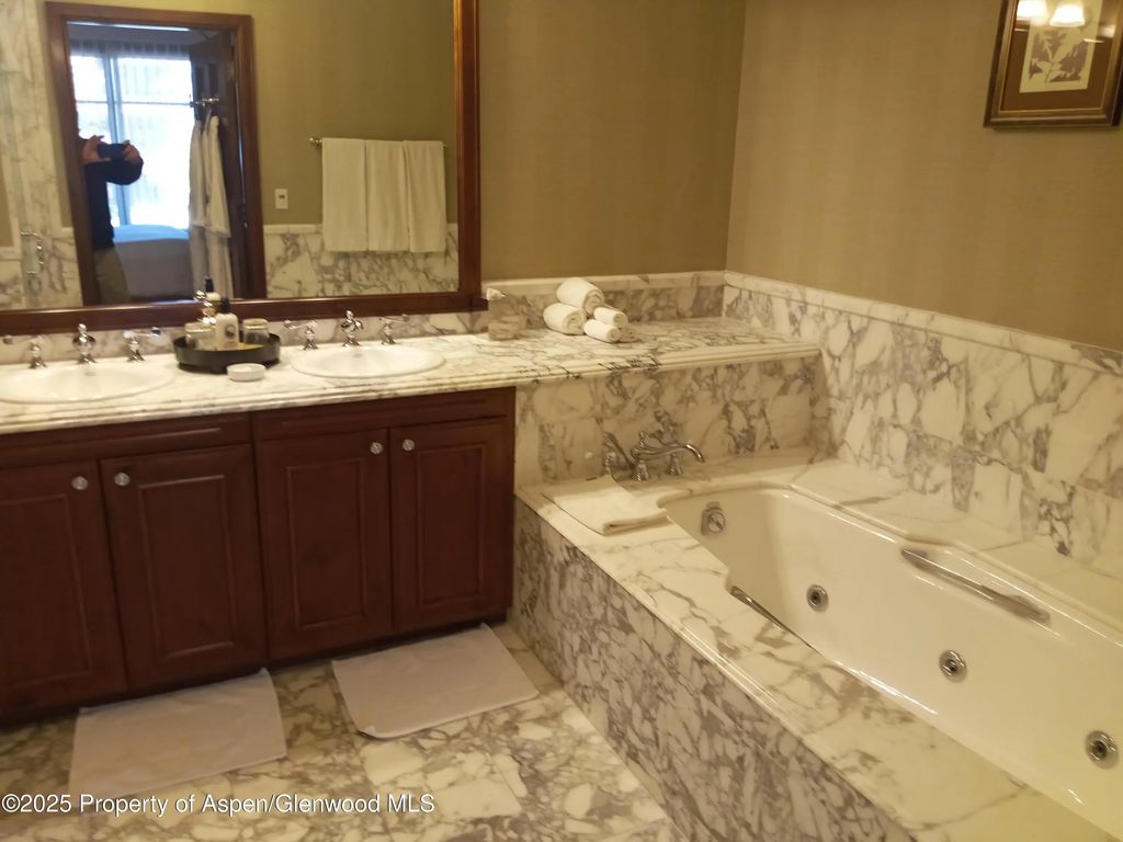 35 of 38 - 197 Prospector Road Unit 2312 Fixed Weeks 1,34,35, Aspen, CO