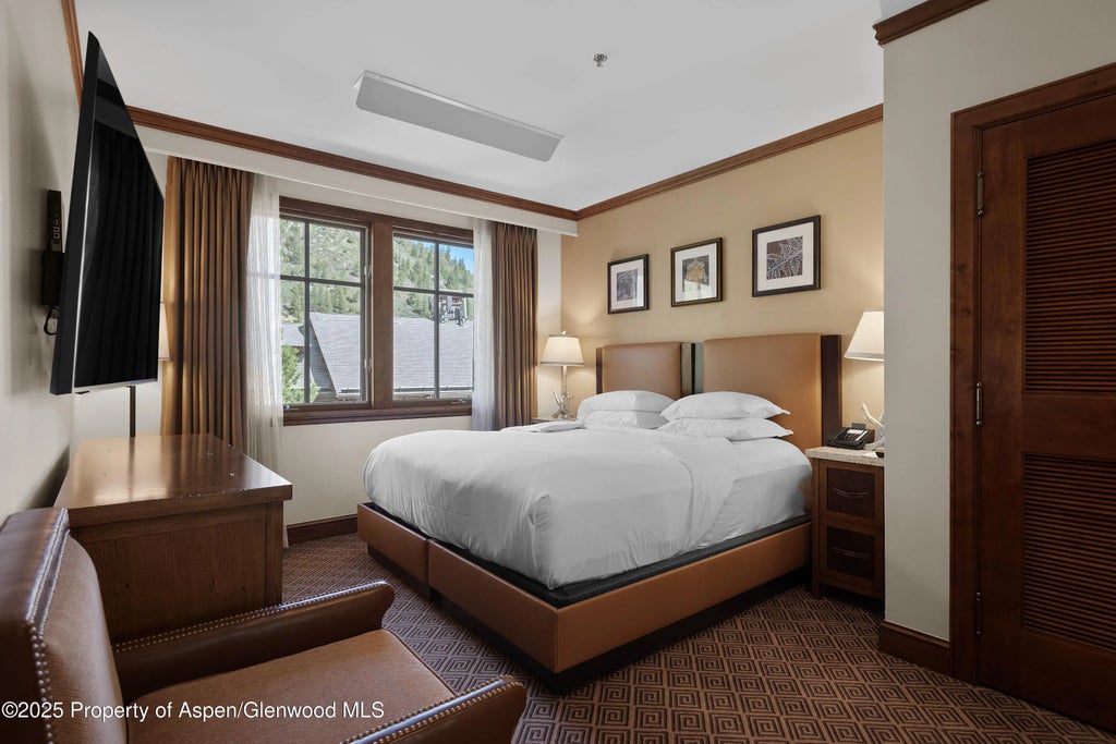 10 of 12 - 39 Boomerang Road 8402/winter Interest 16, Aspen, CO