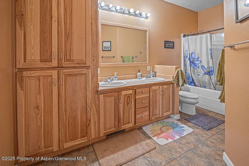 79 of 104 - 289 Lewis Lane, Craig, CO