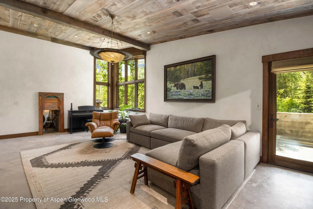 33 of 72 - 2701 County Rd 100, Carbondale, CO