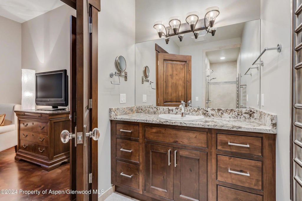 48 of 63 - 900 Dorais Way, Redstone, CO