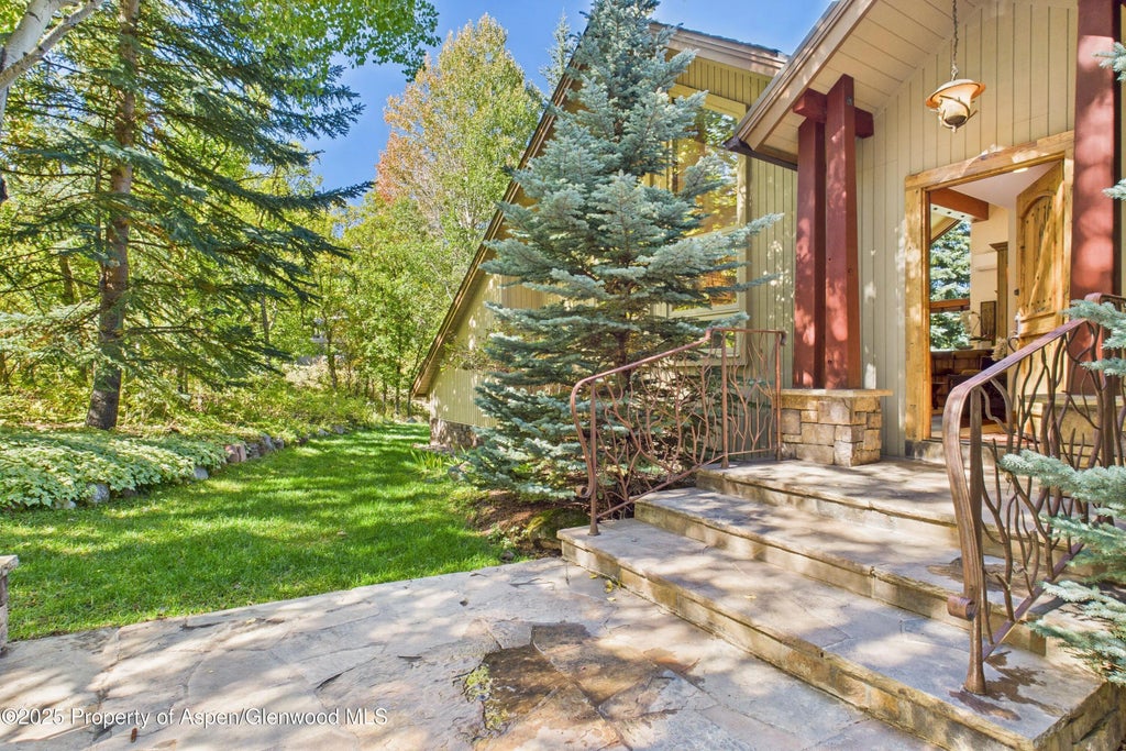 4 of 37 - 593 Meadowood Drive, Aspen, CO