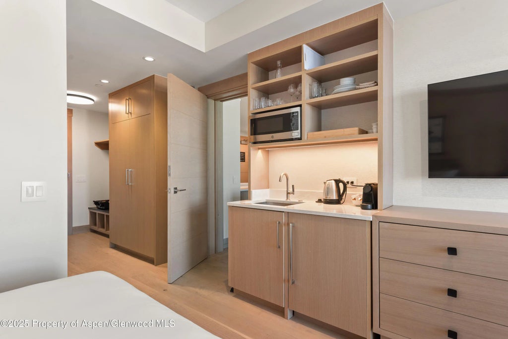 11 of 18 - 130 Wood Road 660-662, Snowmass Village, CO