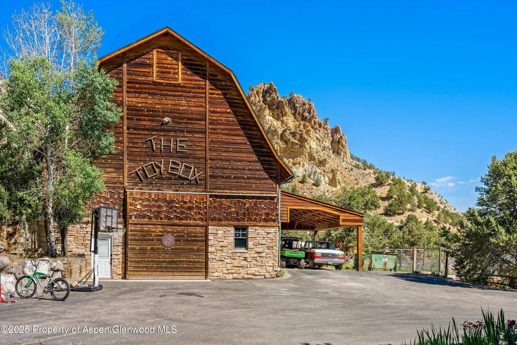 36 of 38 - 1655 County Rd 109, Glenwood Springs, CO