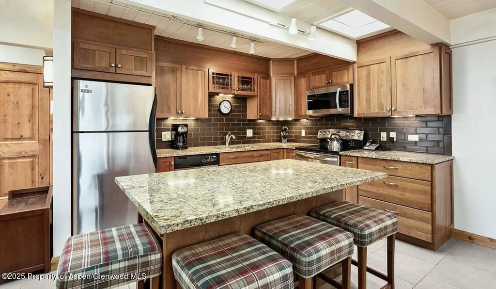 4 of 12 - 901 E Hyman Avenue 13, Aspen, CO