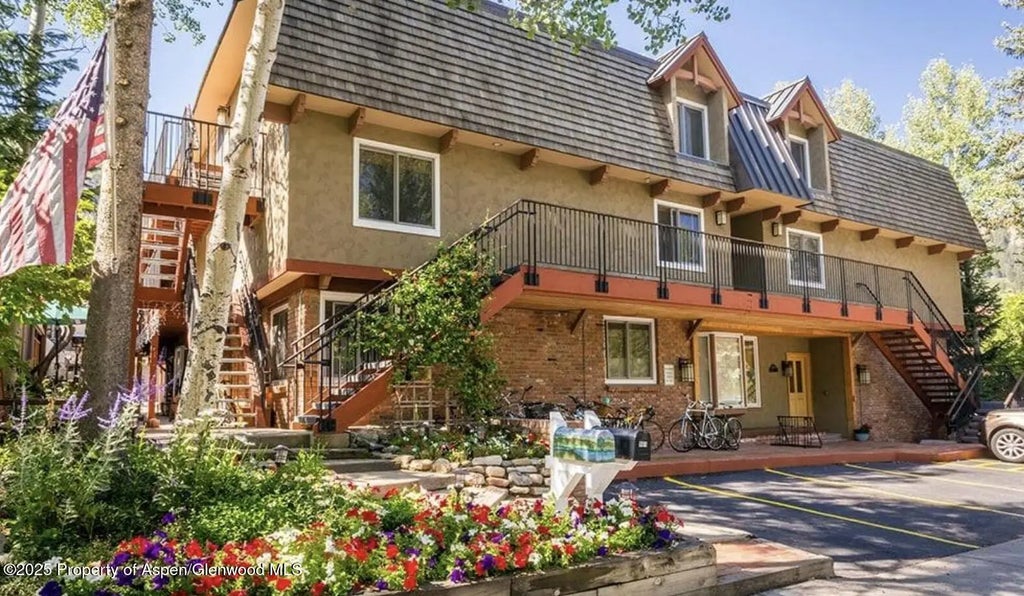 8 of 12 - 901 E Hyman Avenue 13, Aspen, CO